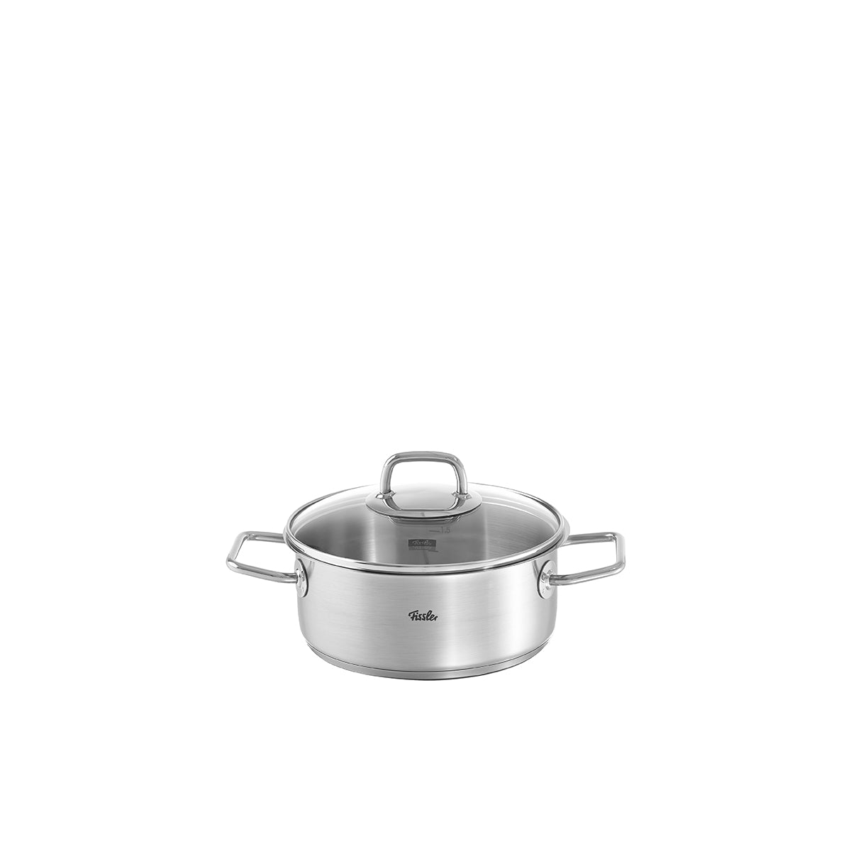 The Fissler Viseo® Bratentopf, crafted from high-quality stainless steel and featuring two ergonomic handles with a transparent Güteglas lid for practical Sichtkochen, is elegantly showcased on a white background—ideal for preparing delicious Schmorgerichte with the precision and durability expected from Fissler’s German engineering heritage.