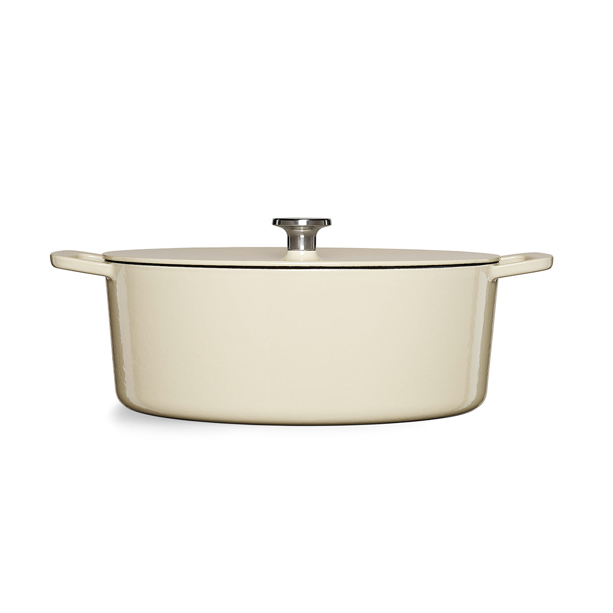 Fissler Moments Gusseisen Bräter: Cremefarbener, ovaler Dutch Oven mit Deckel, ergonomischen Griffen und Metallknauf - made in Germany.
