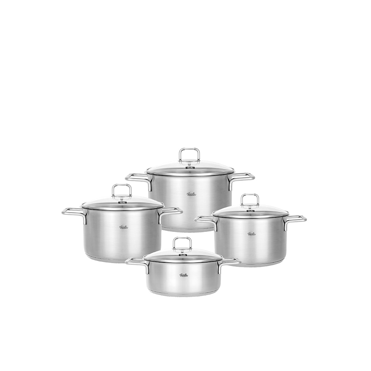Vier hochwertige Fissler Hamburg-Edelstahltöpfe mit Glasdeckeln und ergonomischen, robusten Griffen sind elegant vor einem weißen Hintergrund angeordnet. Diese induktionsgeeigneten Töpfe, die seit 1845 in Deutschland mit höchster Präzision gefertigt werden, verkörpern Fisslers Tradition von Langlebigkeit, Innovation und zeitlosem Design – eine unverzichtbare Bereicherung für jede anspruchsvolle Küche.