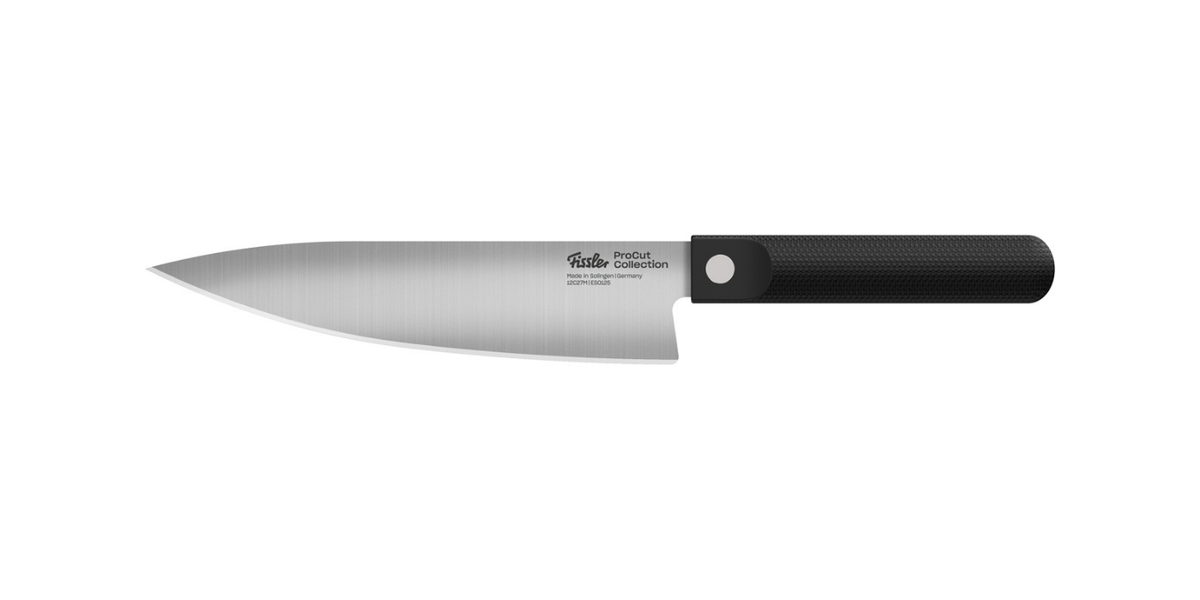 Ein Fissler Kochmesser aus rostfreiem Stahl mit Präzisionsmechanik, einer scharfen Klinge und einem ergonomischen, schwarz strukturierten Griff in Weiß.